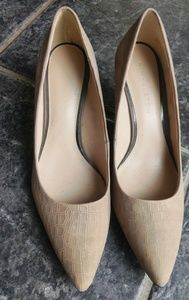 H by Halston Sandy wedge heels nude leather 9